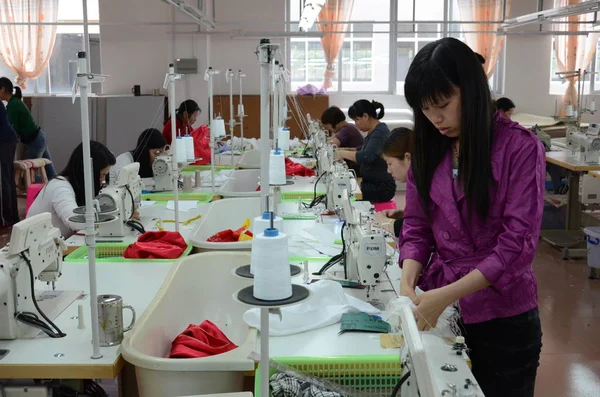 Ženské Čínské Dělnické Šaty Továrně Prádlo Zpracovatelském Parku Guanhui Okrese — Stock fotografie