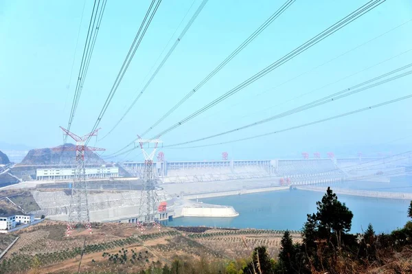 Elektrik Hatları Yichang Şehirde Three Gorges Barajı Gorges Hidroelektrik Stasyonu — Stok fotoğraf