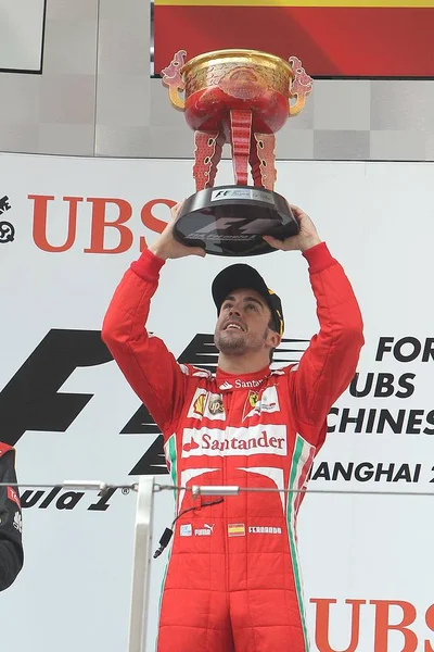 Spanish Driver Fernando Alonso Ferrari Holds His Champion Trophy Winning — Stock Photo, Image