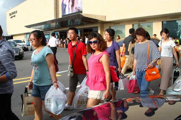 Visitantes Chinos Abandonan Centro Comercial Seúl Corea Julio 2012 —  Fotos de Stock