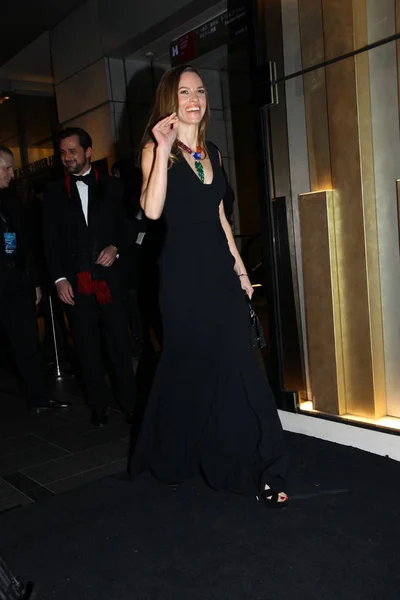 Actress Hilary Swank Waves She Arrives Party Opening 10Th Anniversary — Stock Photo, Image