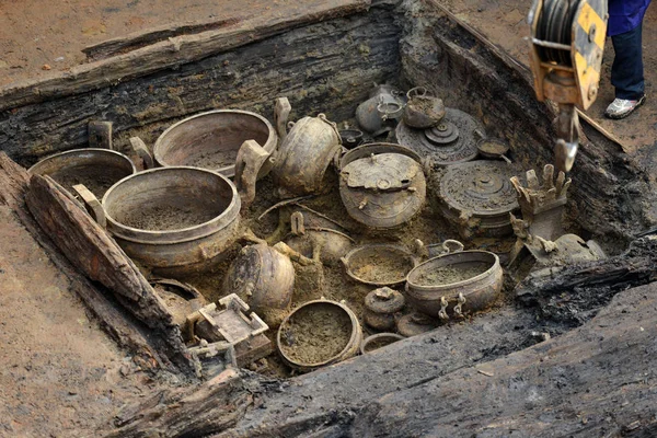 Las Reliquias Desenterradas Ven Sitio Excavación Ciudad Suizhou Sur Provincia — Foto de Stock