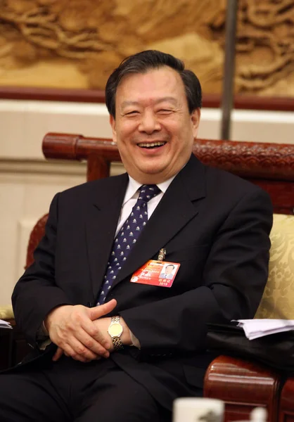 2012年3月6日 浙江省省长夏宝龙在中国北京举行的两届会议上 在人民大会堂举行的媒体日新闻发布会上笑了 — 图库照片
