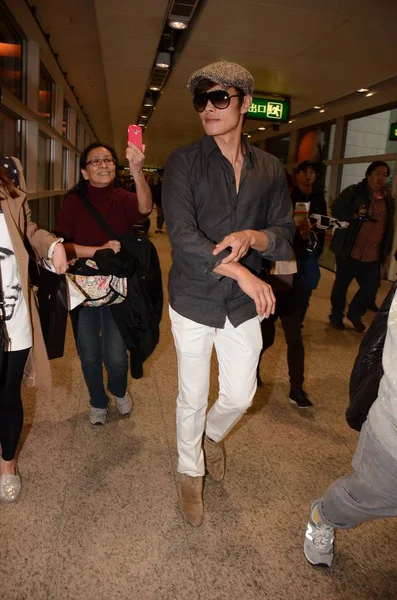 Κορέας Ηθοποιός Lee Byung Hun Φθάνει Στο Διεθνές Αεροδρόμιο Χονγκ — Φωτογραφία Αρχείου
