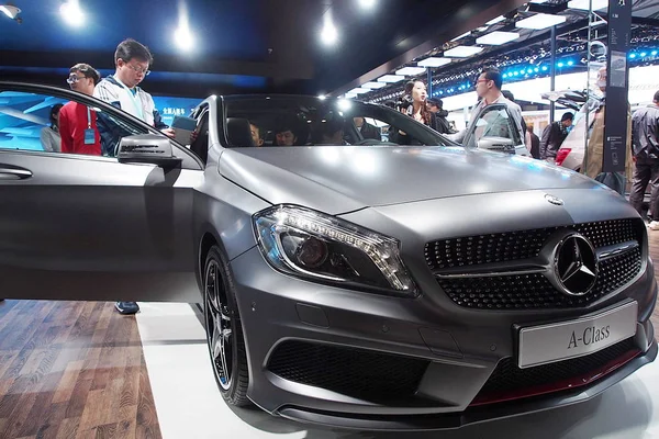 Visitors Try Out Look Mercedes Benz Class Car 15Th Shanghai — Stock Photo, Image