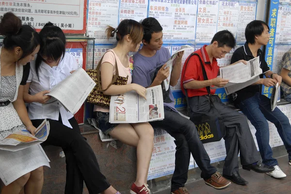 File Demandeurs Emploi Chinois Lire Les Informations Recrutement Dans Les — Photo