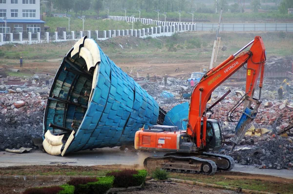 Trabajadores Chinos Demolen Las Ruinas Algunos Castillos Cuento Hadas Parque —  Fotos de Stock