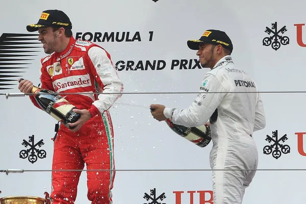 Pilota Spagnolo Fernando Alonso Della Ferrari Sinistra Pilota Britannico Lewis — Foto Stock