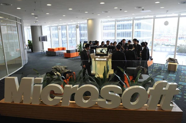 Chińscy Pracownicy Mają Spotkanie Siedziba Firmy Microsoft Pekinie Chiny Grudzień — Zdjęcie stockowe