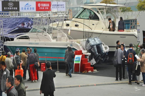 Besökare Tittar Yachter Den China Shanghai International Boat Show Shanghai — Stockfoto