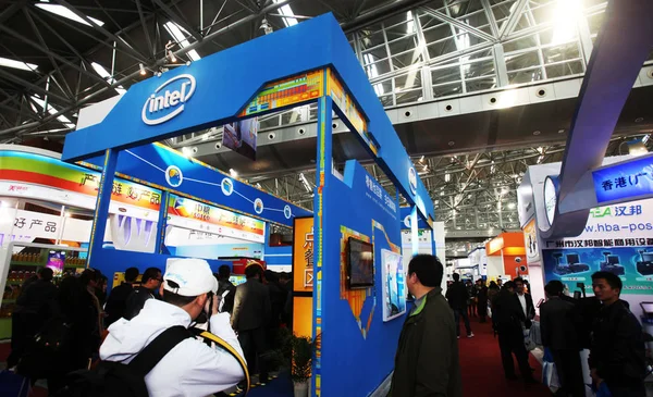 People Visit Stand Intel Exhibition Tianjin China November 2012 — Stock Photo, Image