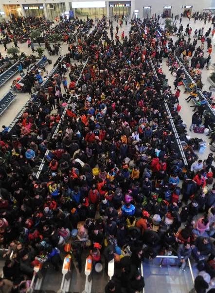 Une Foule Passagers Chinois Sur Chemin Retour Pour Fête Printemps — Photo