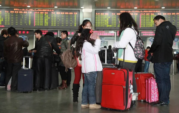 Soubor Čínské Cestující Připravit Pro Jízdenky Vlak Nádraží Nanjing Nanjing — Stock fotografie