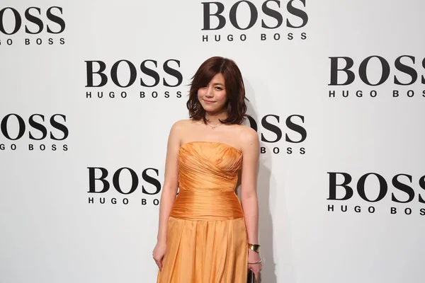 Тайваньская Актриса Мишель Чен Позирует Перед Модным Показом Hugo Boss — стоковое фото