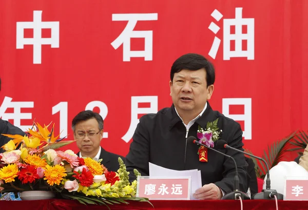 2012年12月8日 中国石油天然气集团公司总裁廖永元在中国西南云南省昆明市举行的仪式上讲话 — 图库照片