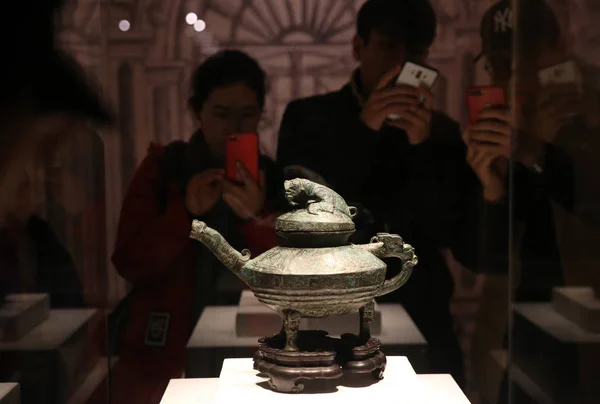 Ancient Bronze Tiger Kettle Dating Back Late Western Zhou Dynasty — Stock Photo, Image