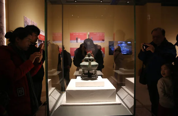 Ancient Bronze Tiger Kettle Dating Back Late Western Zhou Dynasty — Stock Photo, Image