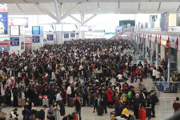 Passagiere Warten Während Des Frühlingsfestreiseverkehrs Auch Als Chunyun Bekannt Nordbahnhof — Stockfoto