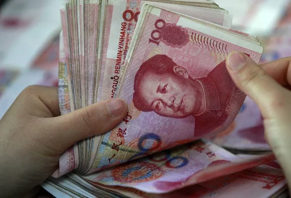 Funcionário Chinês Conta Notas Rmb Renminbi Banco Cidade Huaibei Leste — Fotografia de Stock