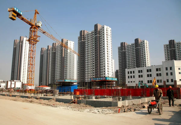 Chinesische Wanderarbeiter Arbeiten Auf Der Baustelle Eines Wohnprojekts Shanghai China — Stockfoto