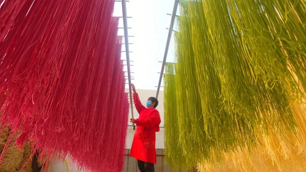 Aldeano Chino Airea Fideos Colores Taller Pueblo Del Condado Chiping — Foto de Stock