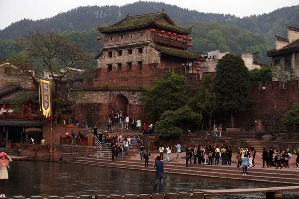 Turisti Visitano Fenghuang Township Noto Punto Panoramico Fenghuang Provincia Centrale — Foto Stock