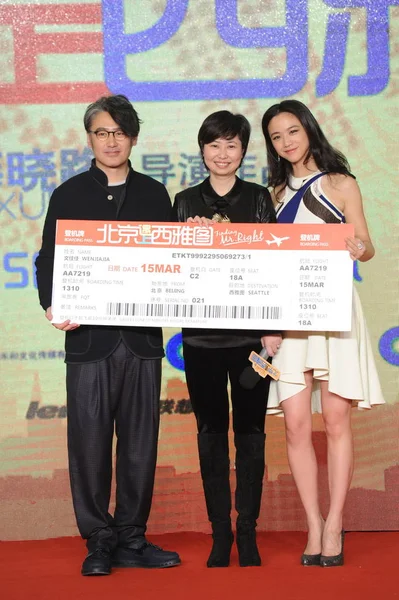 Зліва Китайський Актор Xiubo Режисер Сюе Сяолу Актриса Тан Вей — стокове фото