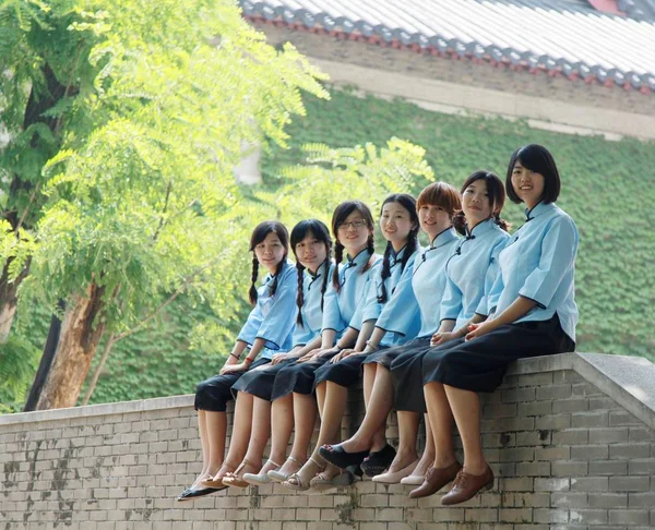 Estudantes Universitários Posar Para Fotos Pós Graduação Universidade Nanjing Nanjing — Fotografia de Stock
