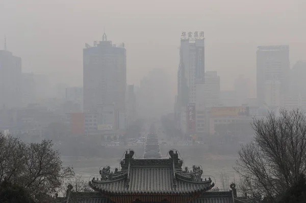 Gebäude Mit Starkem Smog Der Stadt Lanzhou Provinz Gansu Nordwesten — Stockfoto