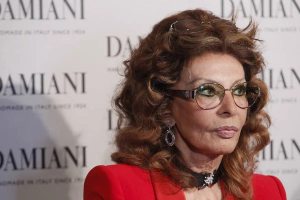 Włoska Aktorka Sophia Loren Reaguje Podczas Konferencji Prasowej Marki Biżuteria — Zdjęcie stockowe