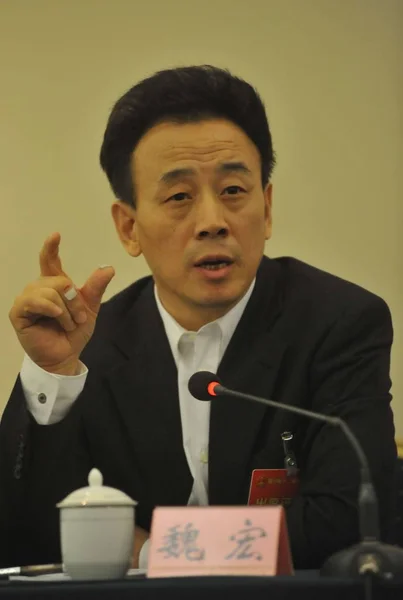 Wei Hong Nově Jmenovaný Guvernér Provincie Sichuan Hovoří Prvním Zasedání — Stock fotografie