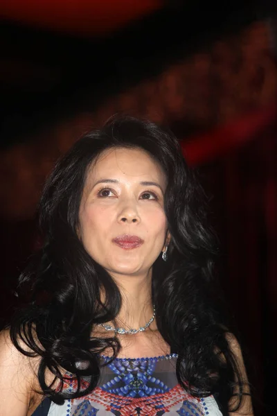 香港歌手莫克龙在中国上海和平酒店举行的新专辑新闻发布会上摆姿势 2013年1月15日 — 图库照片