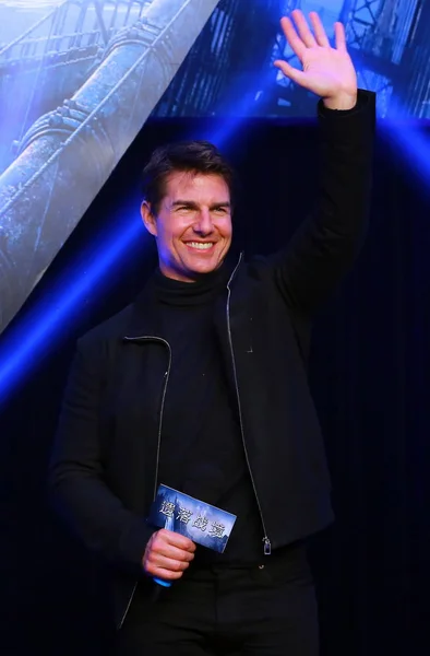 Amerikaans Acteur Tom Cruise Golven Tijdens Première Van Zijn Nieuwste — Stockfoto