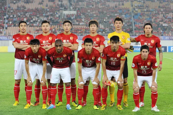 Les Footballeurs Chinas Guangzhou Evergrande Posent Pour Des Photos Avant — Photo