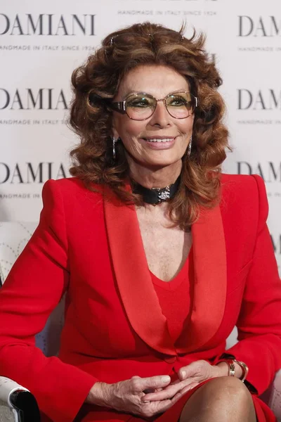 Italienische Schauspielerin Sophia Loren Lächelt Während Einer Pressekonferenz Der Schmuckmarke — Stockfoto