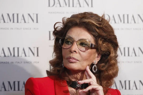 Włoska Aktorka Sophia Loren Reaguje Podczas Konferencji Prasowej Marki Biżuteria — Zdjęcie stockowe