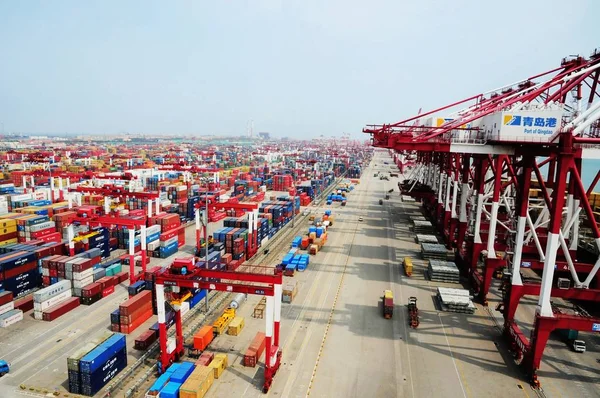 Stapels Van Containers Worden Afgebeeld Qianwan Containerterminal Haven Van Qingdao — Stockfoto