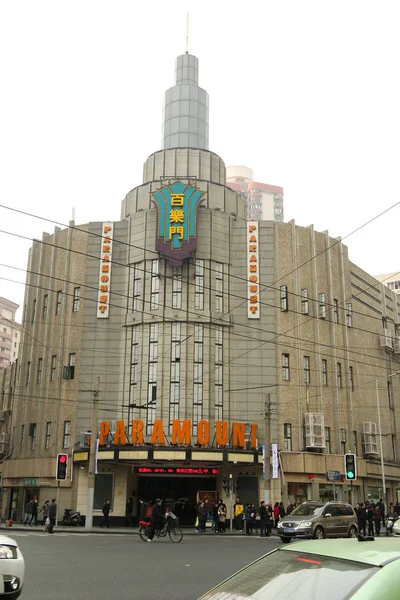 Fußgänger Und Autos Passieren Die Übergeordnete Halle Shanghai China Januar — Stockfoto