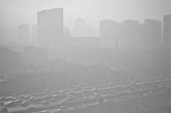 Samochody Podróży Drodze Ciężkich Smog Pekinie Chiny Marzec 2013 — Zdjęcie stockowe