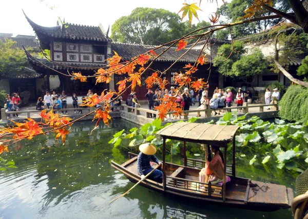 Besucher Liu Garten Der Stadt Suzhou Provinz Jiangsu Oktober 2012 — Stockfoto