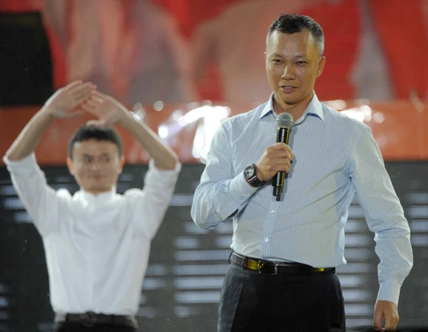 Zhaoxi Prawo Nowy Prezes Alibaba Group Mówi Obok Jack Yun — Zdjęcie stockowe