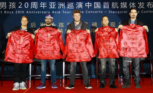 Anggota Backstreet Boys Berpose Untuk Foto Grup Yang Menampilkan Jaket — Stok Foto