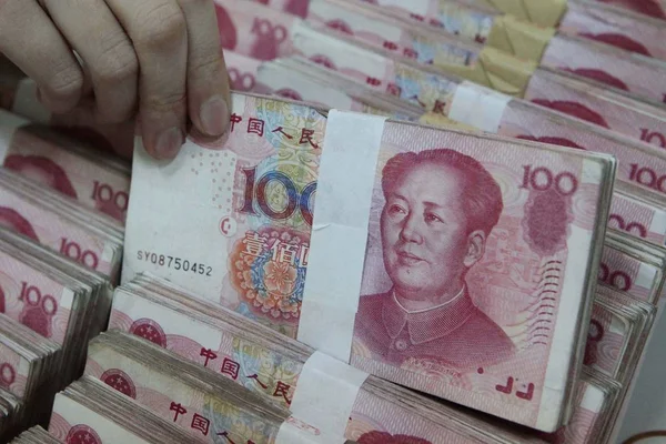 Chiński Urzędnik Liczy Się Banknoty Yuan Rmb Renminbi Banku Haian — Zdjęcie stockowe