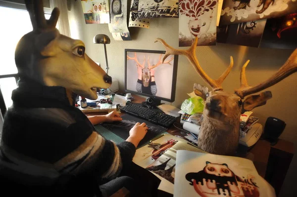 Luo Dan Wearing Big Deer Mask His Head Works His — Stock Photo, Image