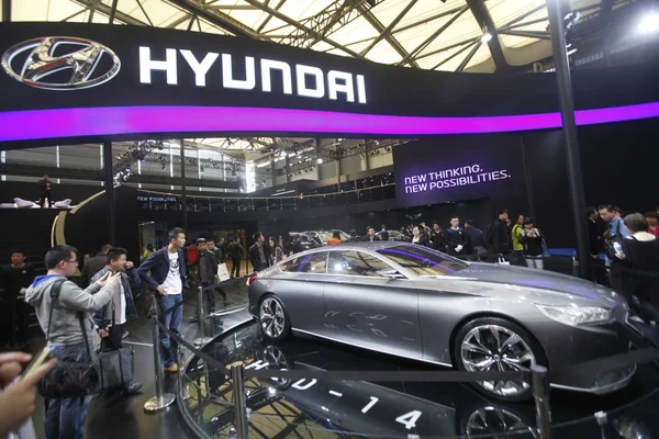 Stand Van Hyundai Van Menigte Van Bezoekers Tijdens 15E Shanghai — Stockfoto