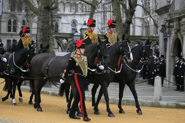 Guardias Honor Montan Caballos Para Escoltar Ataúd Primera Ministra Británica — Foto de Stock