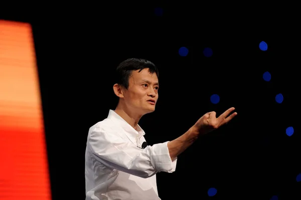 Jack Yun Presidente Del Grupo Alibaba Pronuncia Discurso Cumbre Empresarios —  Fotos de Stock