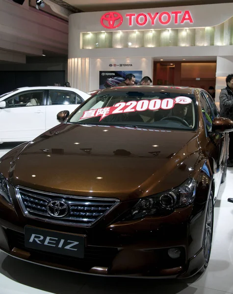 File Látogatók Próbálja Toyota Reiz Egy Automatikus Megjelenítése Changsha Város — Stock Fotó