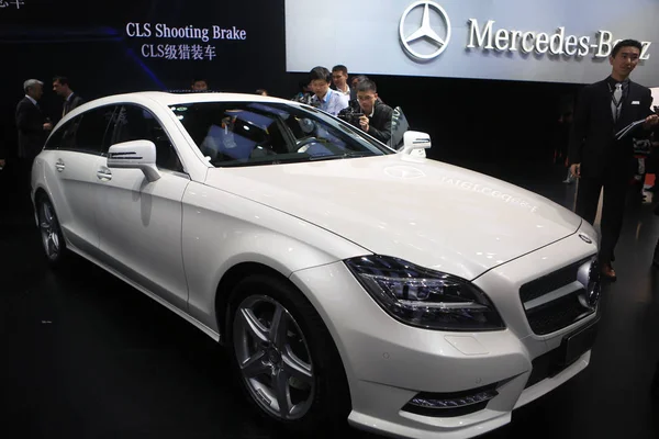 Visitors Look Mercedes Benz Cls Shooting Brake 15Th Shanghai International — Stock Photo, Image