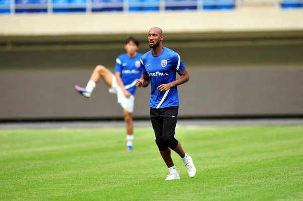 Datei Nicolas Anelka Von Shanghai Shenhua Joggt Während Einer Trainingseinheit — Stockfoto